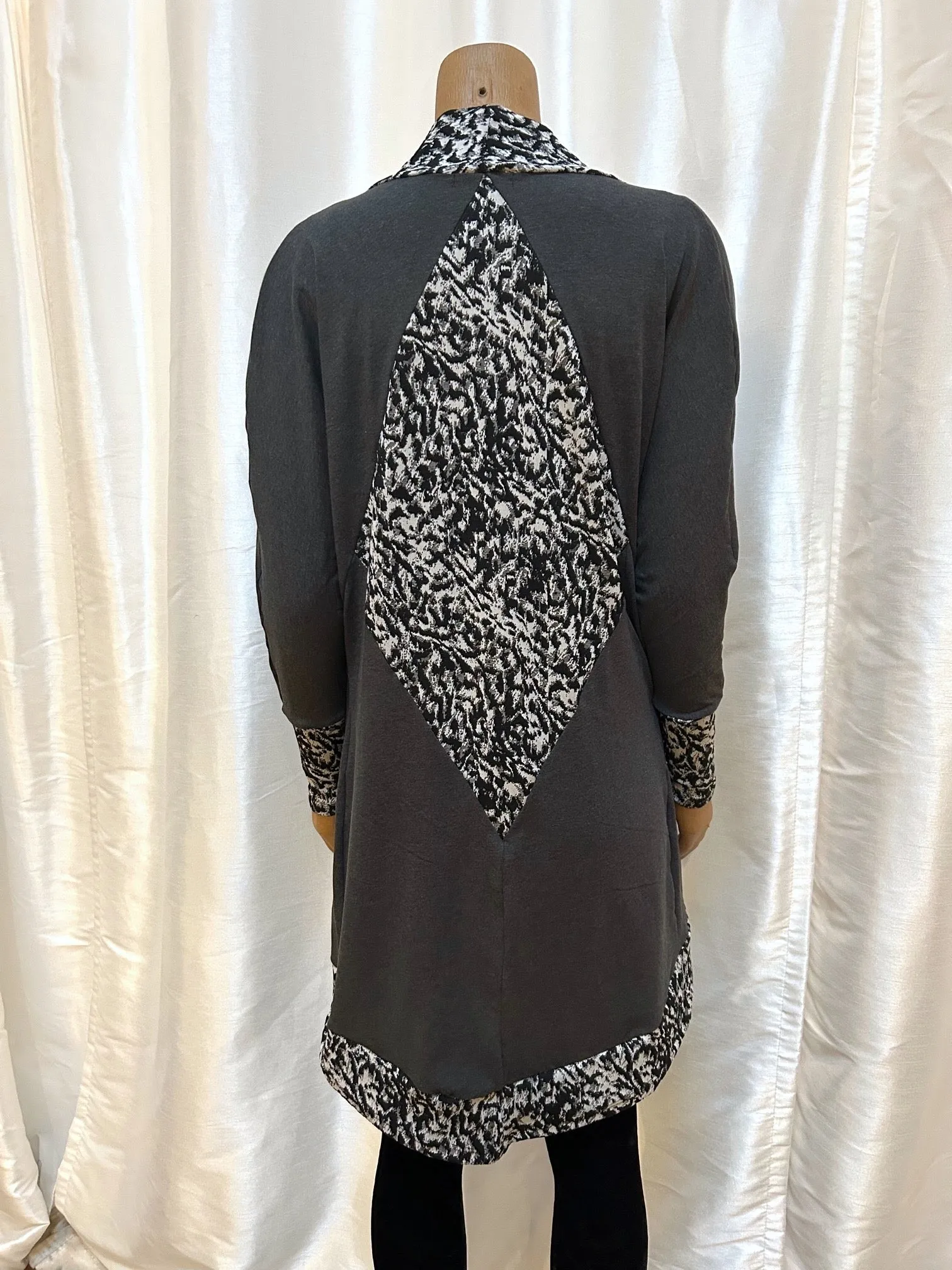 Bianca Rachele Diamond Back Sweater - Charcoal