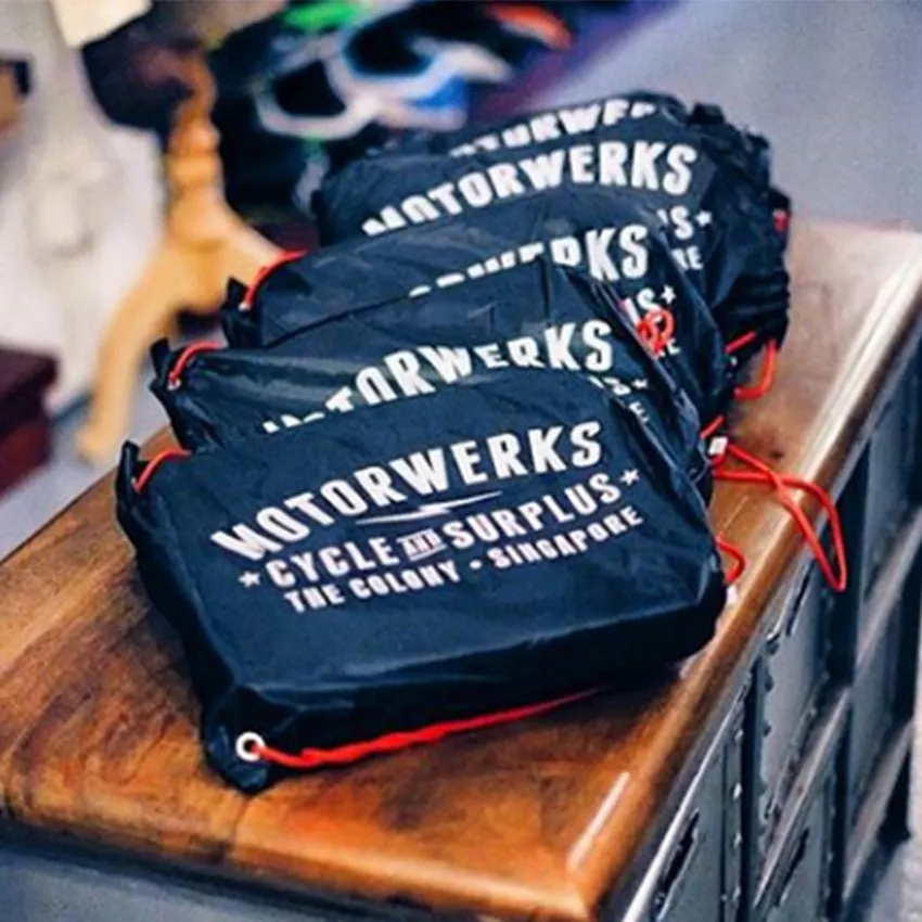 MW Messenger Raincoat Black