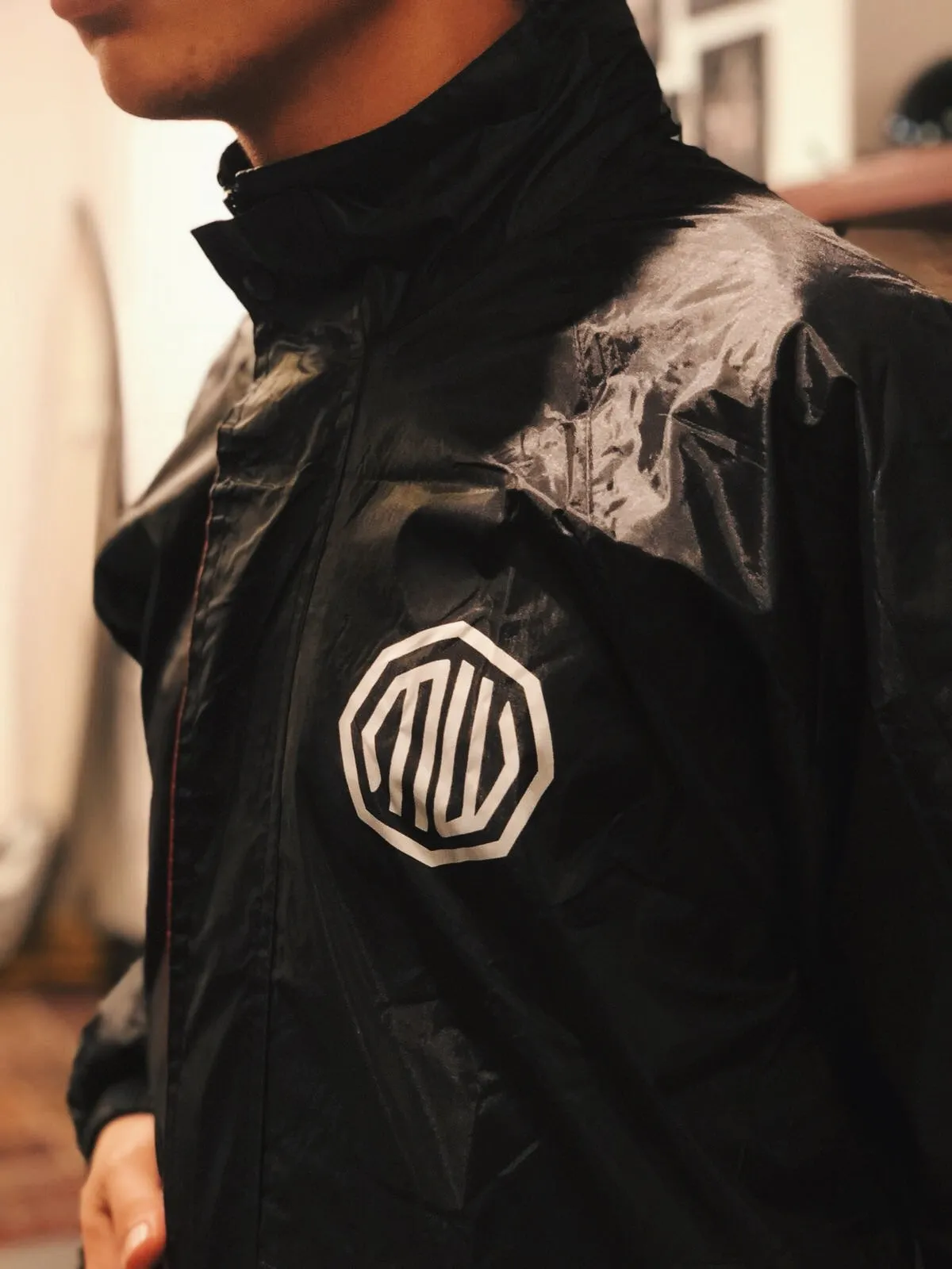 MW Messenger Raincoat Black